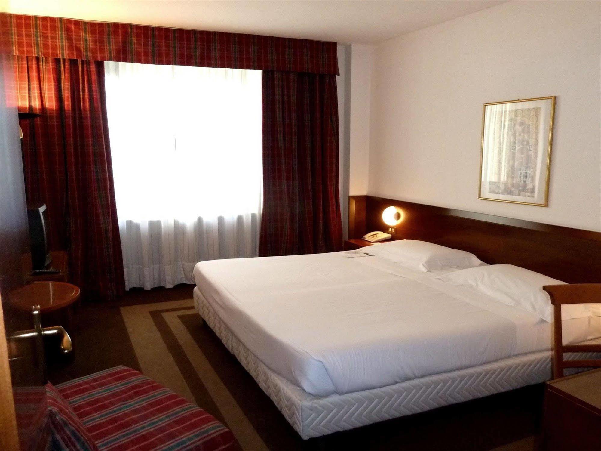 Una Hotel 로디 외부 사진
